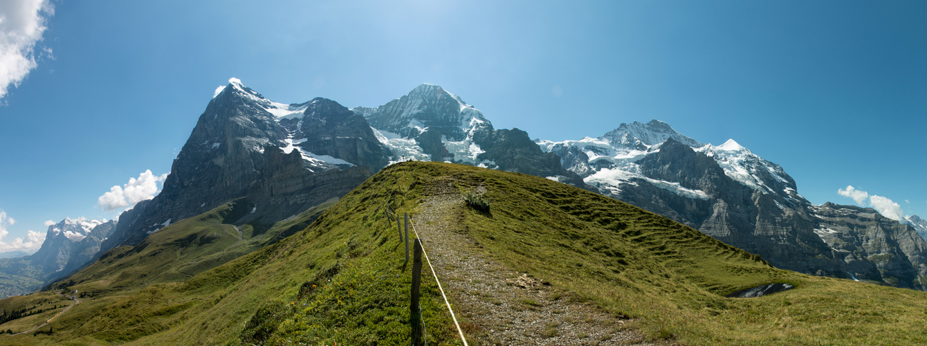 Panorama von Eiger, Mönch und Jungfrau im Berner Oberland