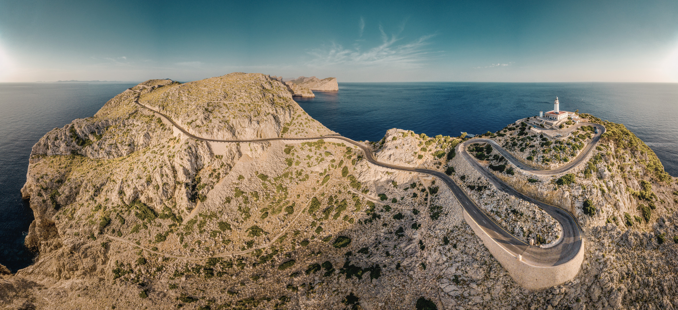 Panorama von einem Leuchtturm auf Mallorca im Norden / Cap Formentor 