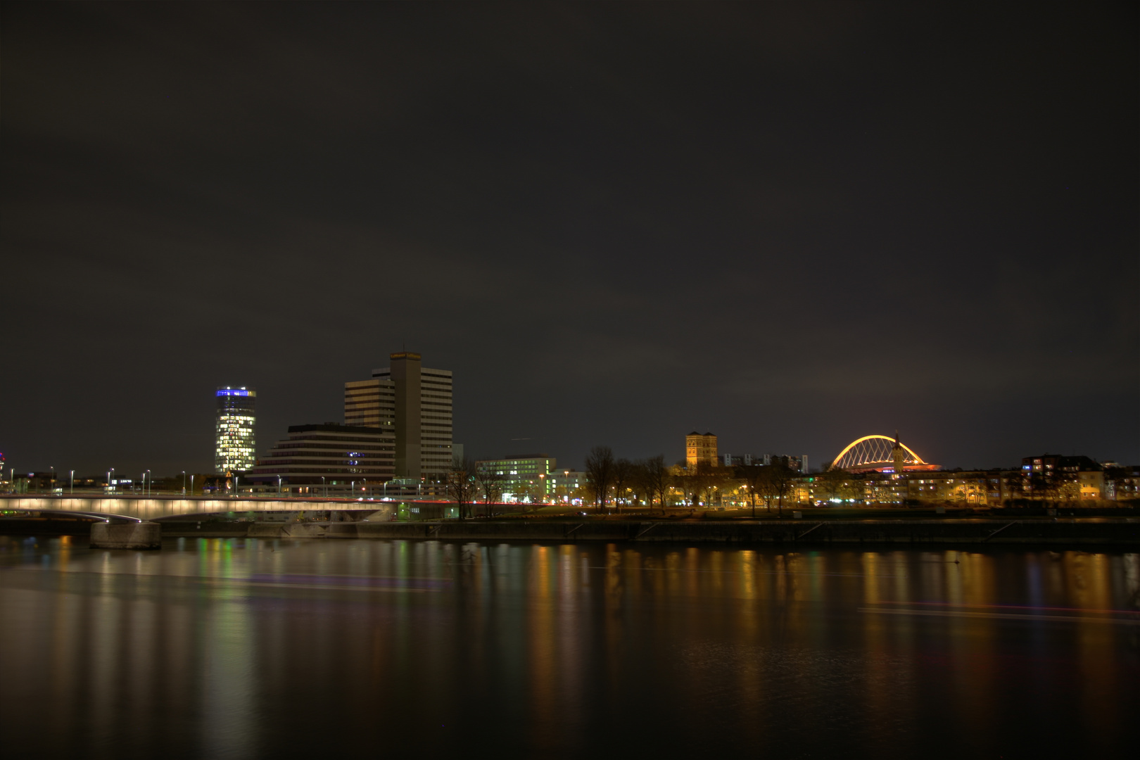 Panorama von Köln bei Nacht ( 1. HDR Versuch )