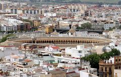 Panorama von Sevilla mit Blick auf die Stierkampfarena