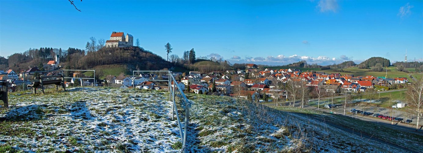 Panorama Waldburg mit verschneitem Drumlin Kohlenberg-ztg (Groß)