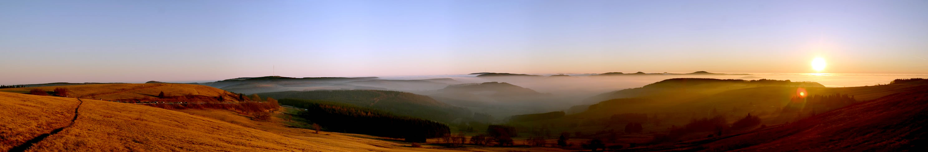 Panorama: Wasserkuppe Inversion Sunset