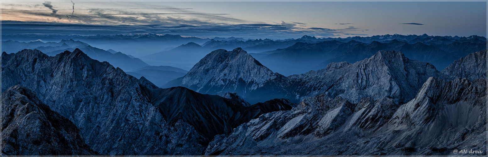 Panorama Wetterstein Gebirge Zuspitze zum Sonnenaufgang Foto & Bild sonnenaufgänge, himmel