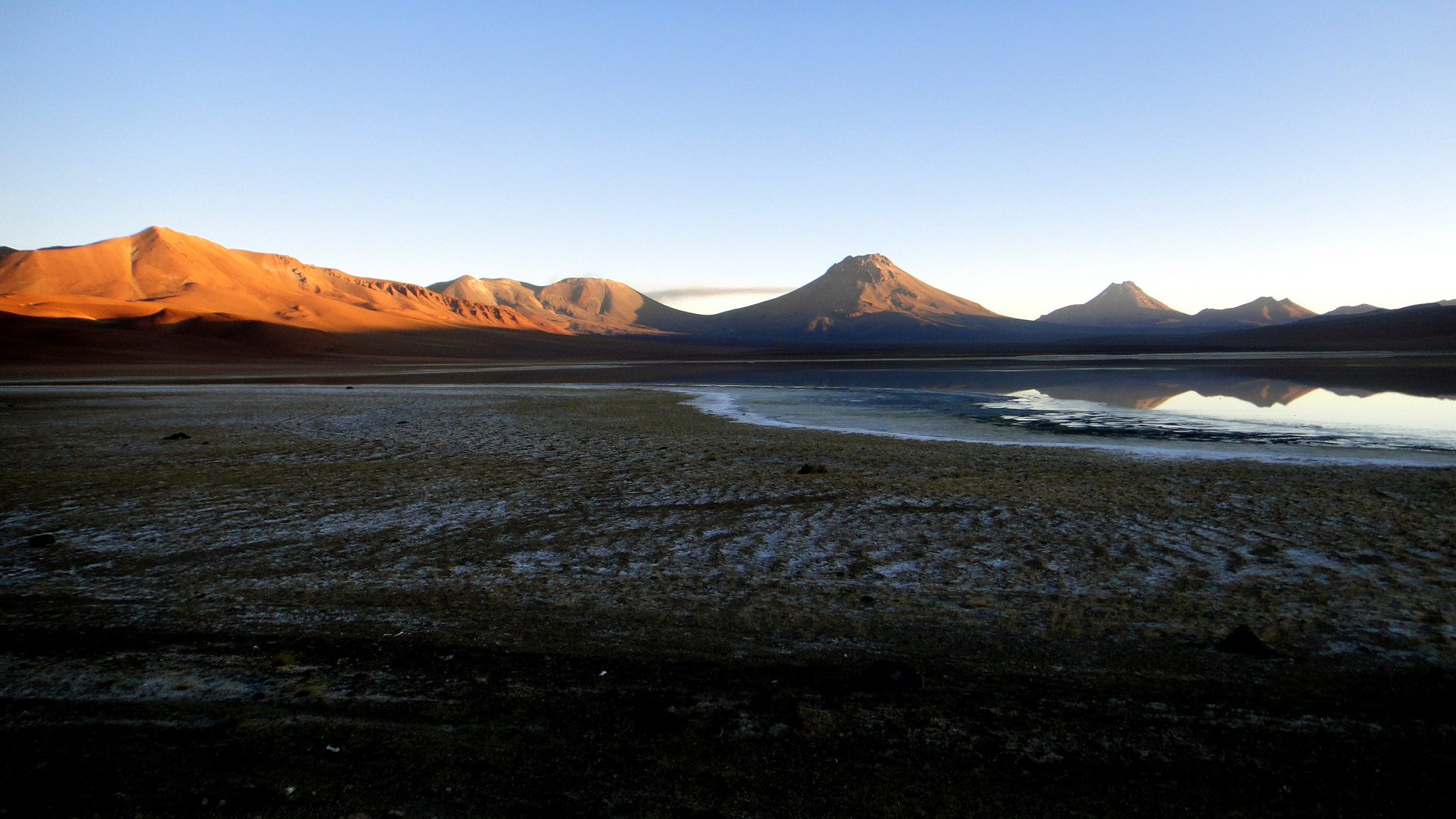 Panoramaansicht vom Lascar mit der Lagune Lajia