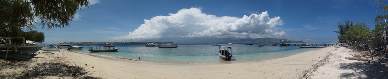 Panoramaaufnahme des Strandes von Gili Trawangan