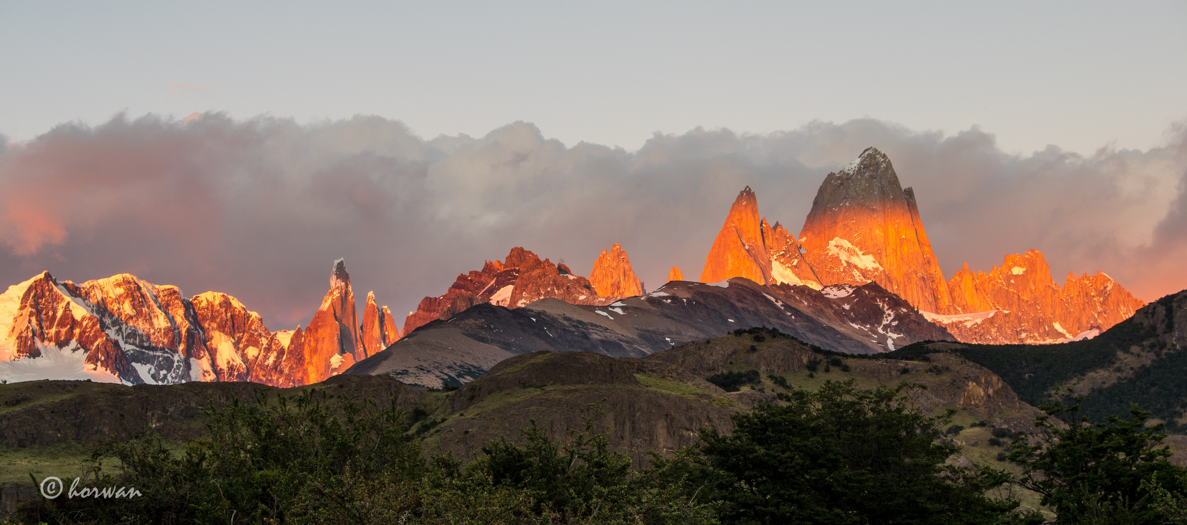 Panoramaaufnahme vom Fitz Roy Massiv in Patagonien