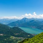 Panoramaberg Monte Calbiga: Blick auf den Nordast des Comersees...