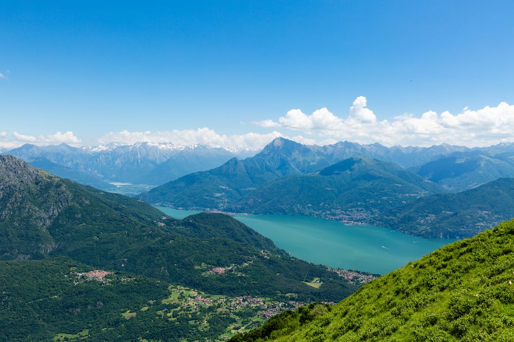 Panoramaberg Monte Calbiga: Blick auf den Nordast des Comersees...