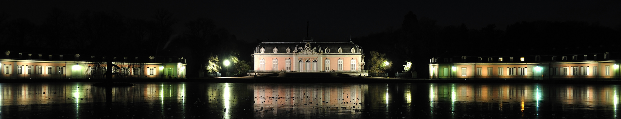 Panoramabild vom Benrather Schloss