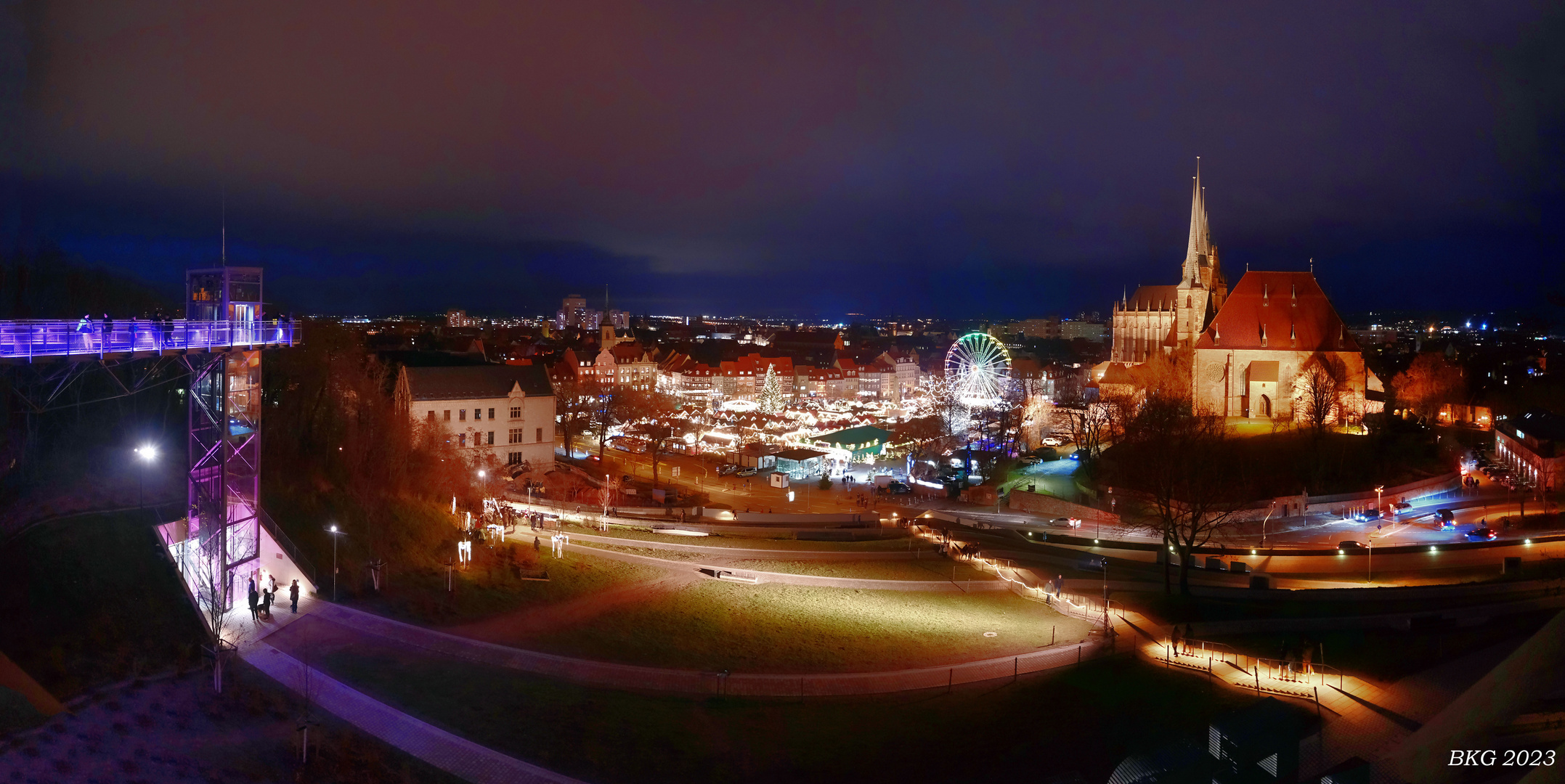 Panoramablick auf das weihnachtliche Erfurt 