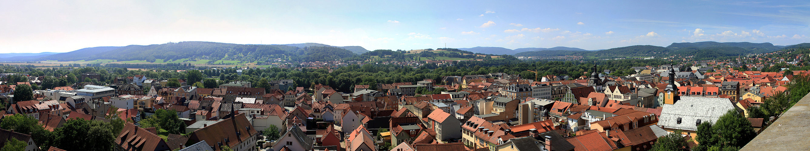 Panoramablick auf die Rudolstädter Altstadt vom Schlosspark des Residenzschlosses Heidecksburg