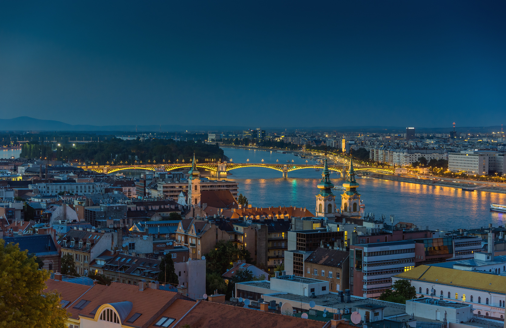 Panoramablick gen Südwesten über Budapest