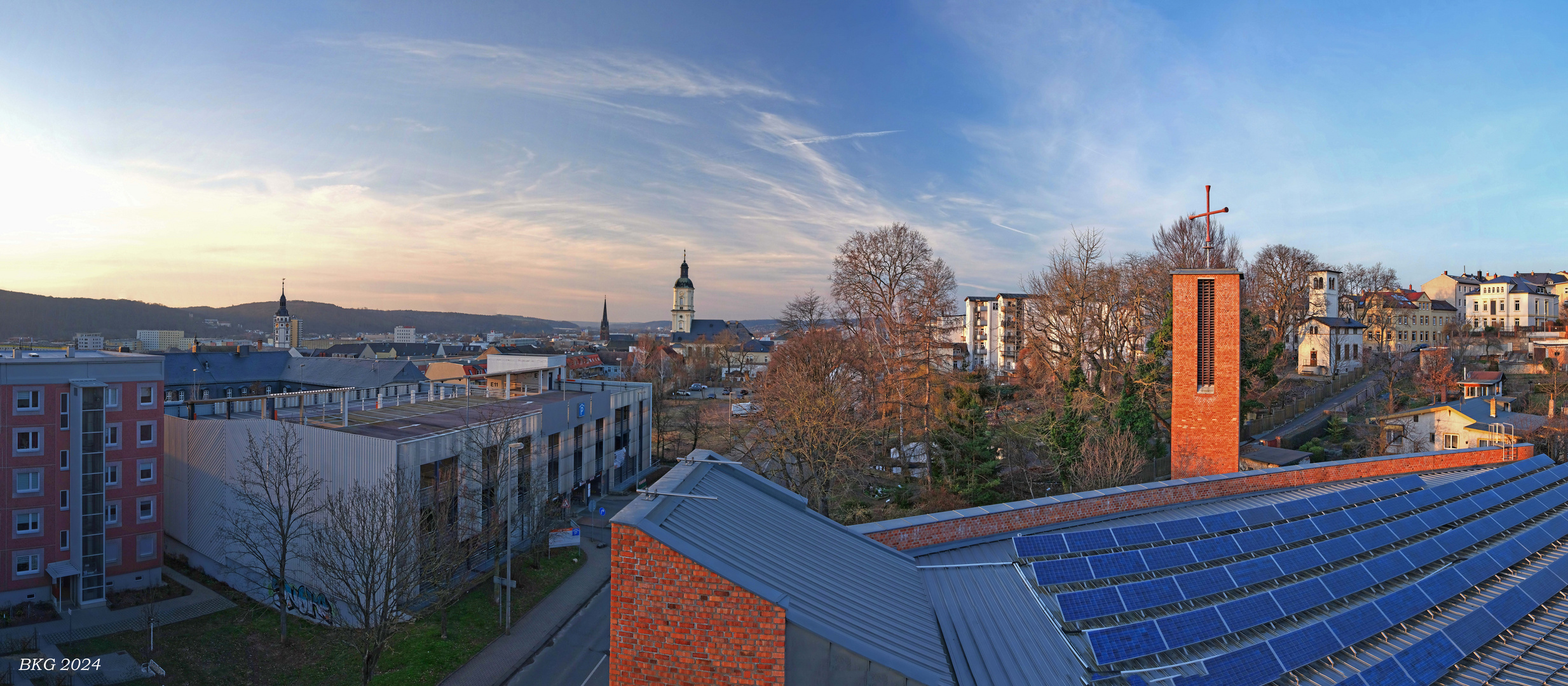 Panoramablick in der Abendsonne auf die Innenstadt von Gera 
