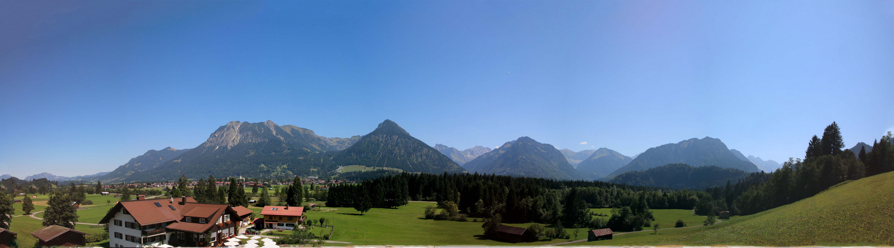Panoramablick rund um die Berge von Oberstdorf.