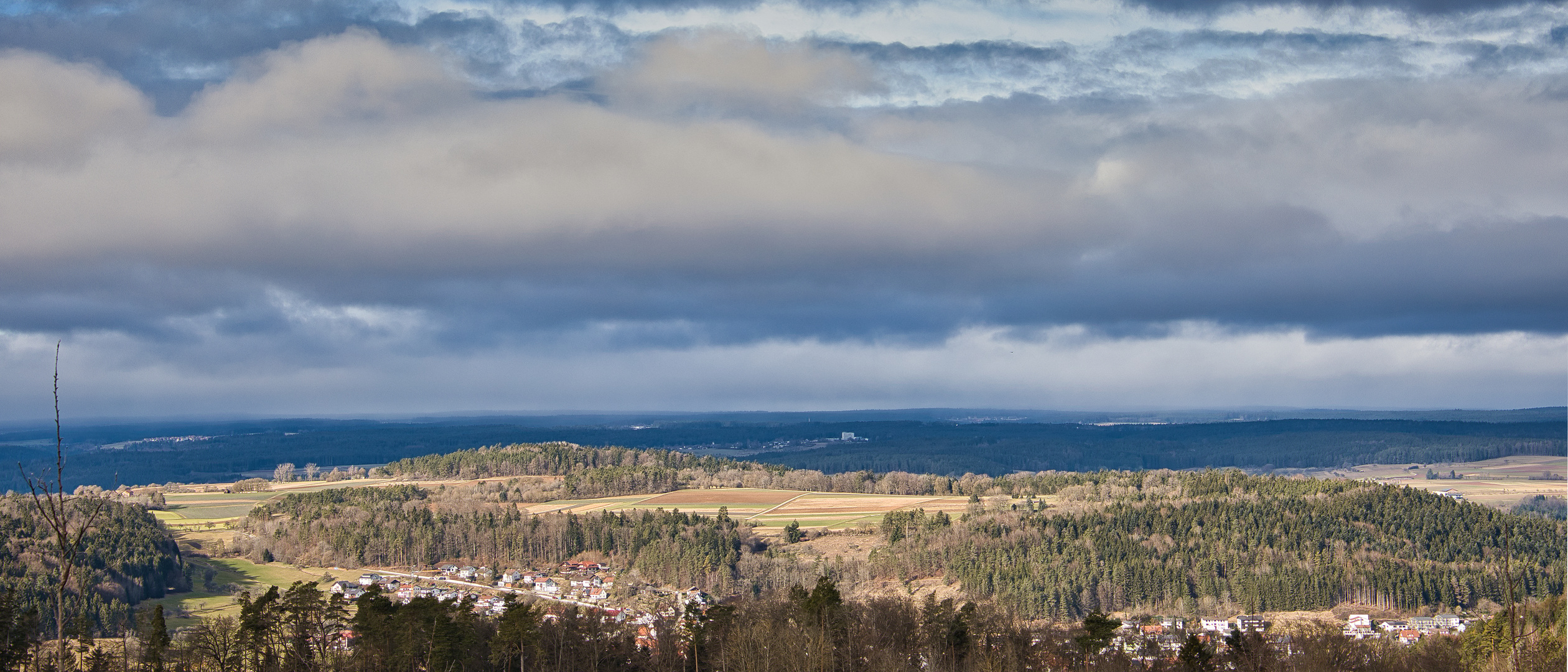 Panoramablick über die östlichen Ausläufer des Nordschwarzwaldes