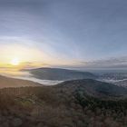 Panoramablick über Heidelberg und das Neckartal im Nebel