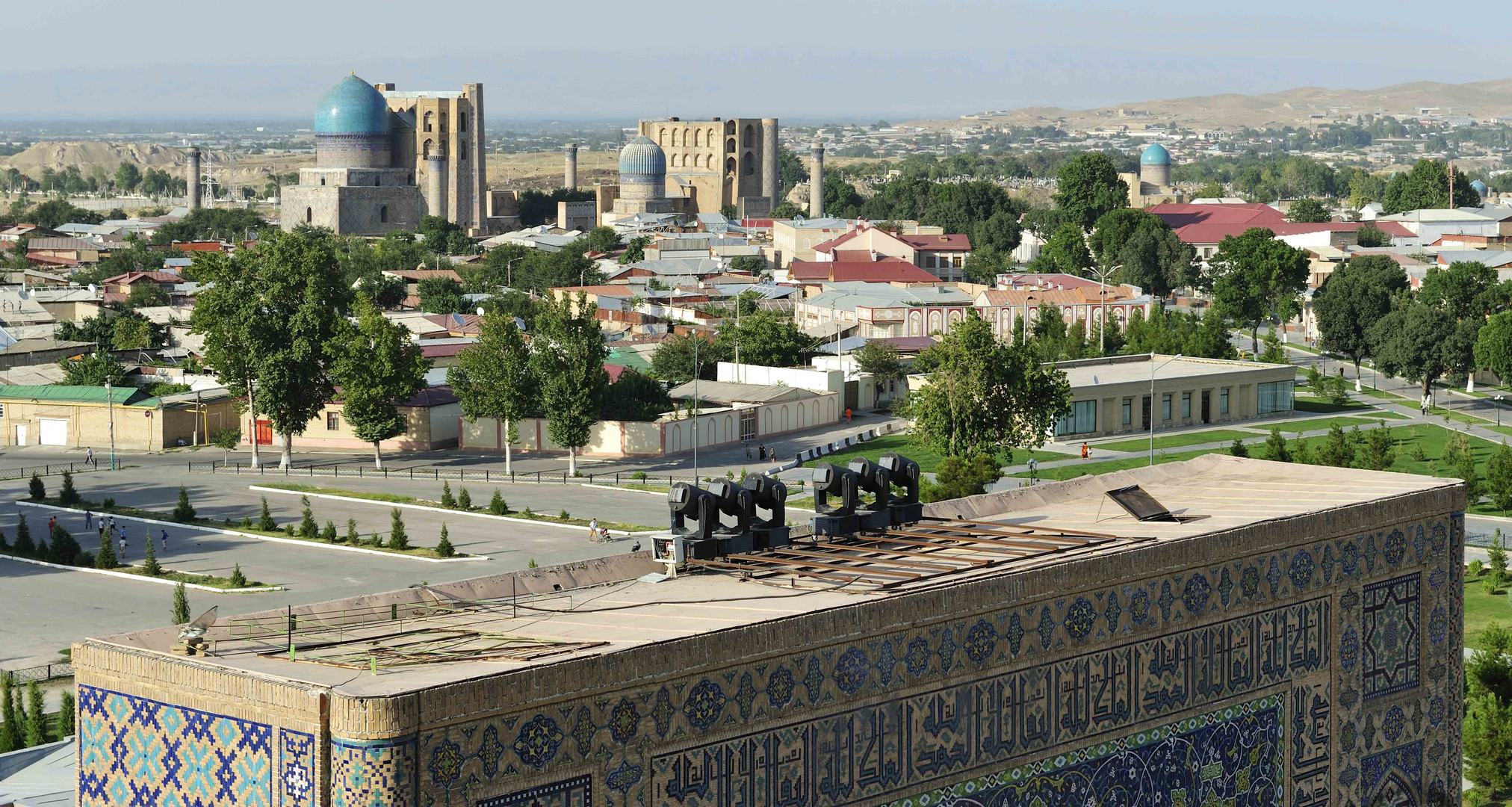 Panoramablick über Samarkand vom Minarett der Ulugbek-Medrese