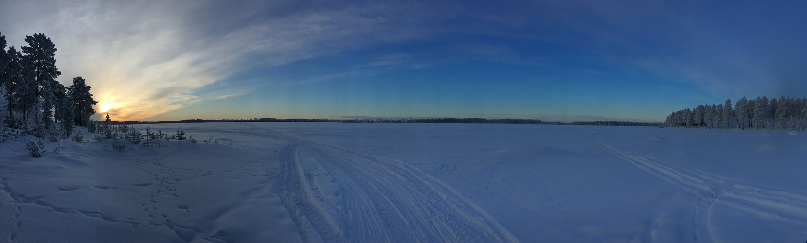 Panoramablick über See