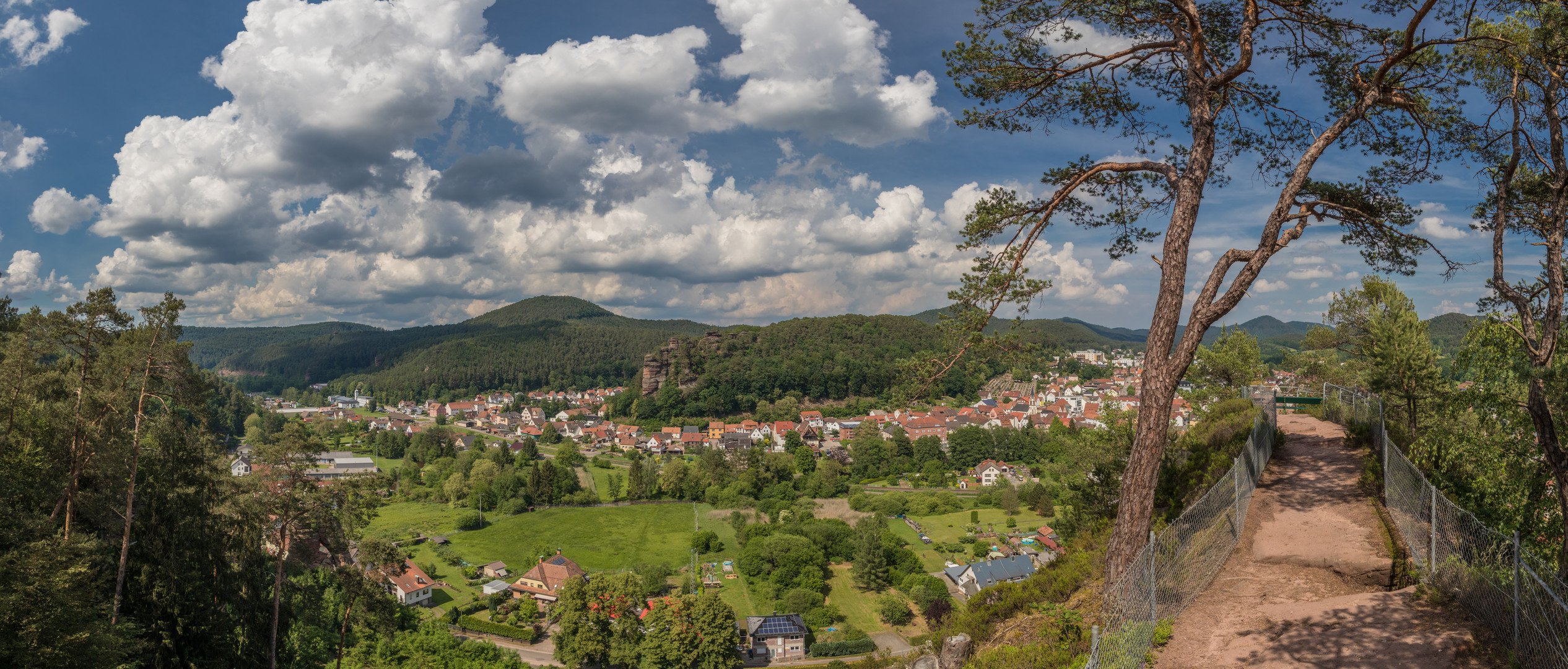 Panoramablick vom Schwalbenfelsen
