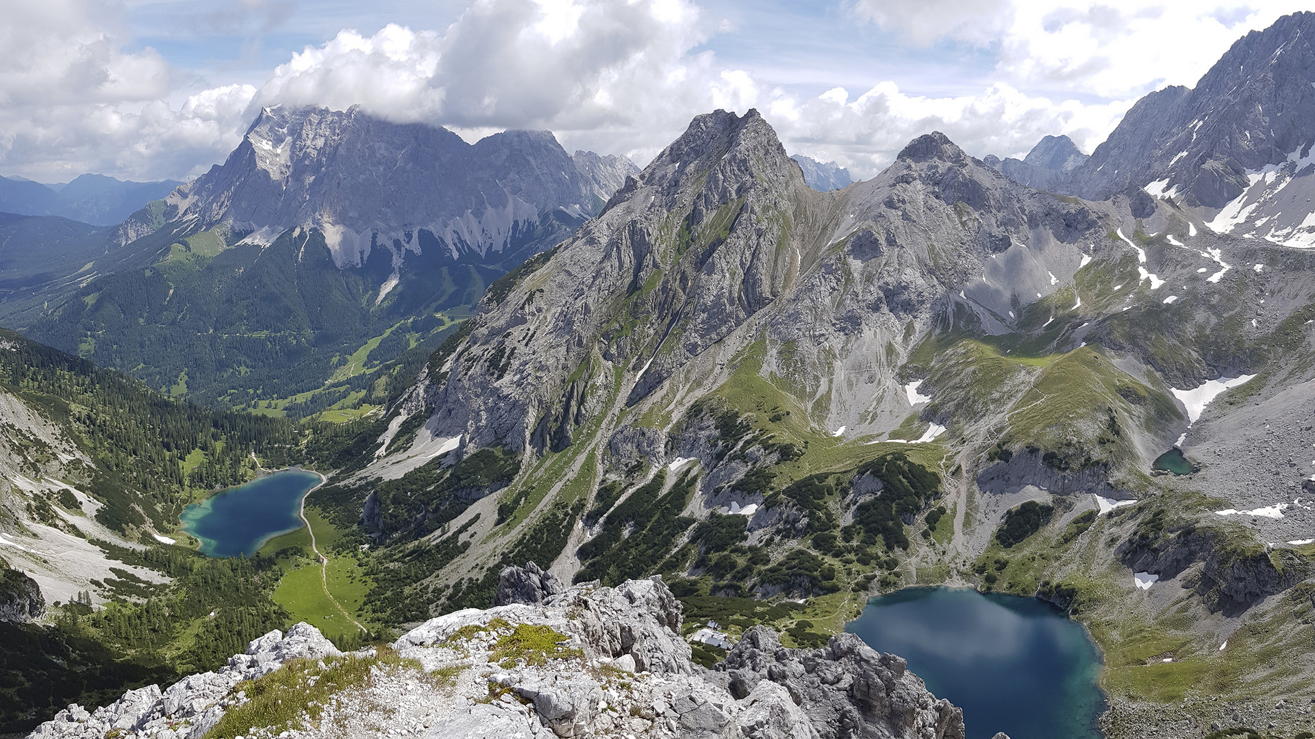 Panoramablick vom vorderen Drachenkopf bei Ehrwald