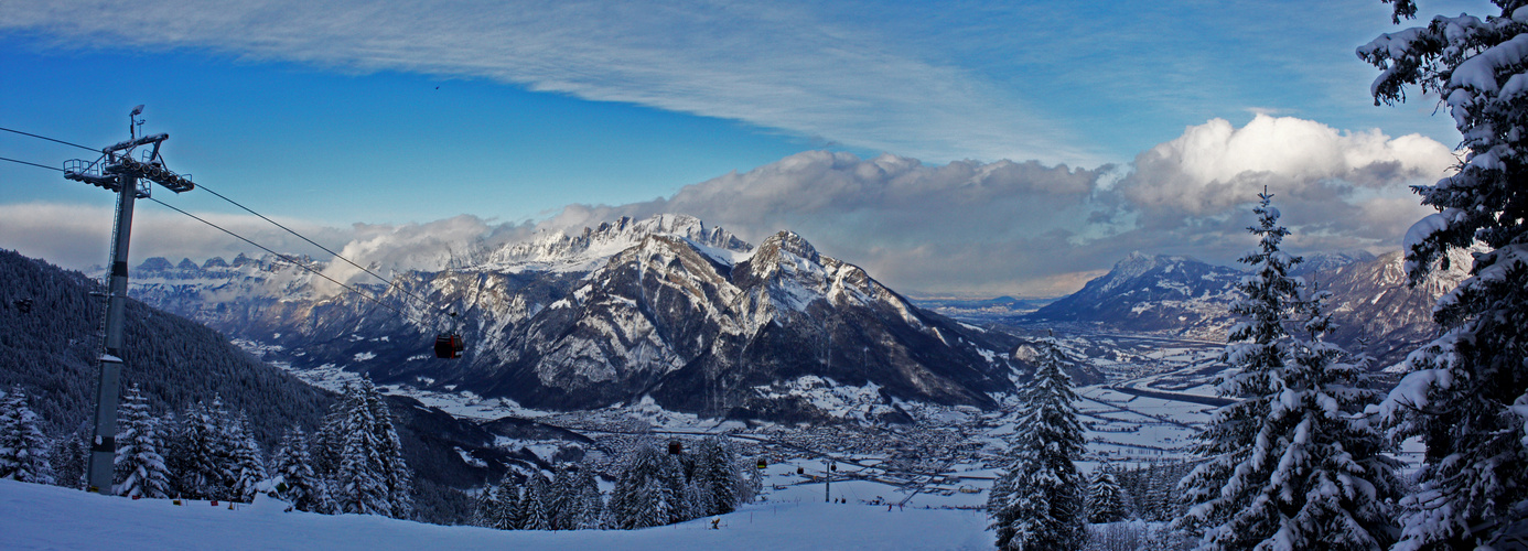 Panoramasicht Pizol / ( Wer erkennt den Heli?)