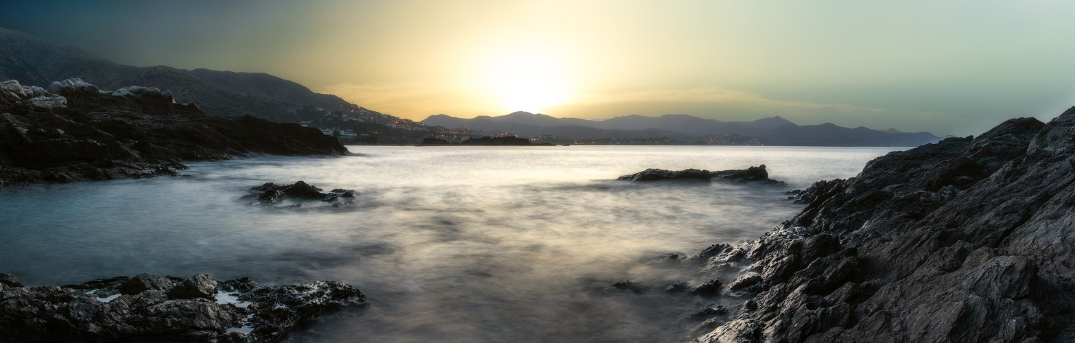 Panorámica de atardecer en Port de la selva