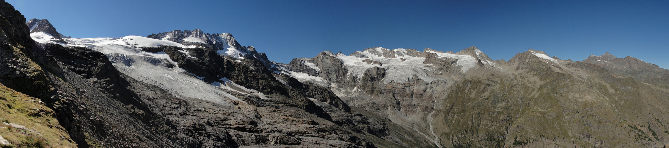 Panoramica del "GRUPPO DEL GRAN PARADISO " dal bivacco MONEY (2872 mt.)