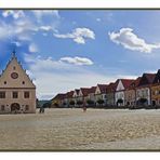 ....panoramica sulla piazza di Barbejov ...........