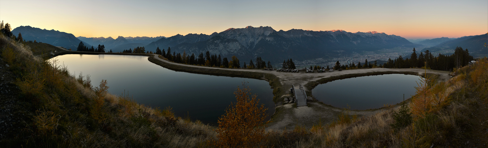 Panoramsee mit Ausblick über Innsbruck