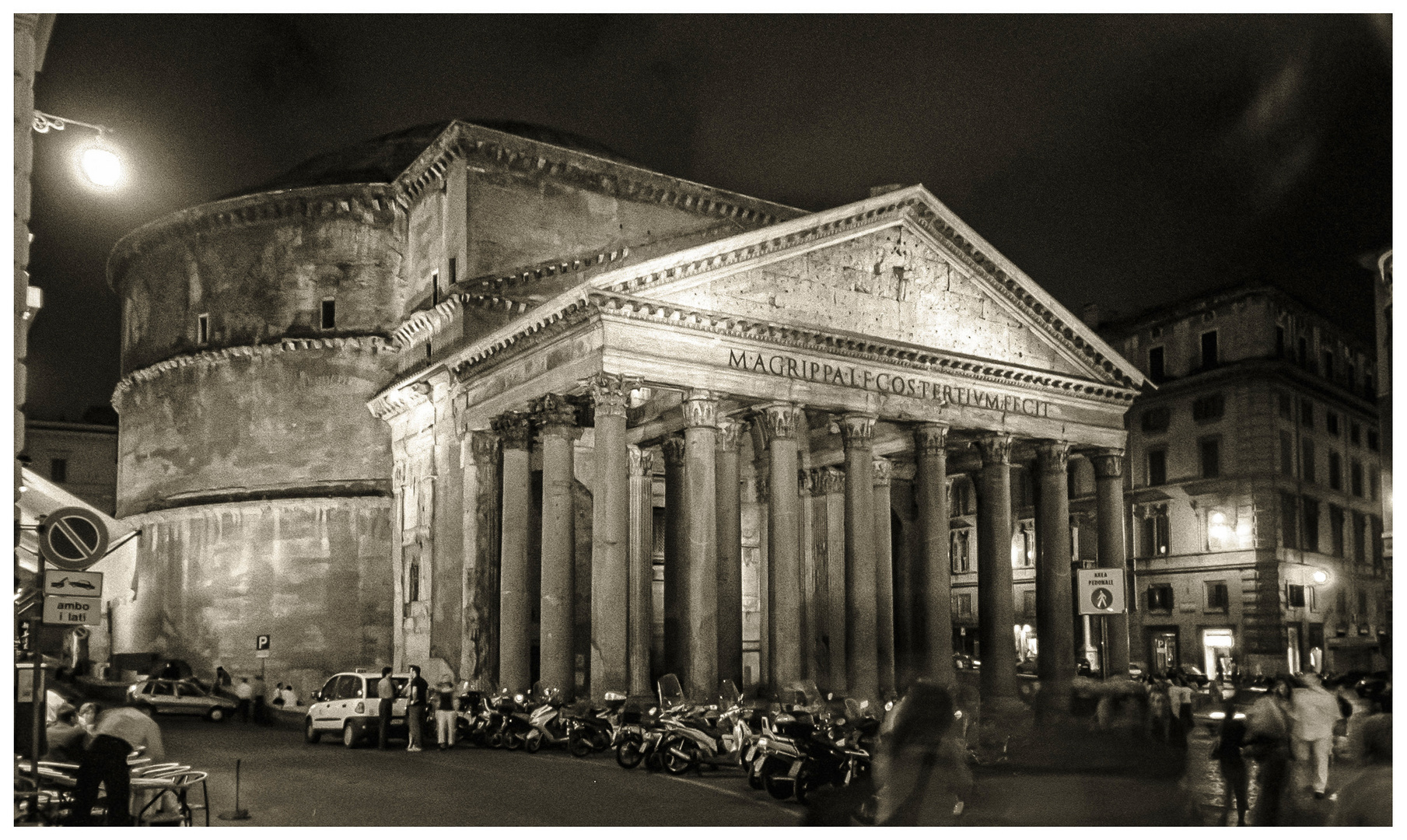 Pantheon in Rom bei Nacht