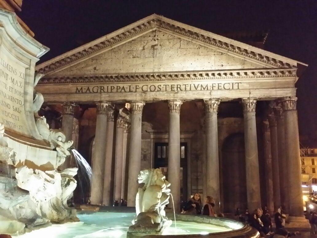 Pantheon Roma...luci ed ombre