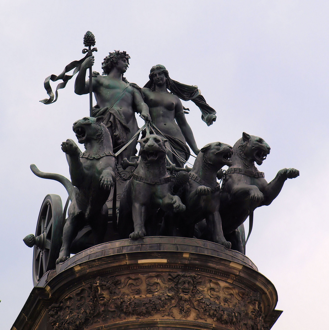 Panther-Quadriga auf dem obersten Dach der Semperoper