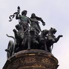 Panther-Quadriga auf dem obersten Dach der Semperoper