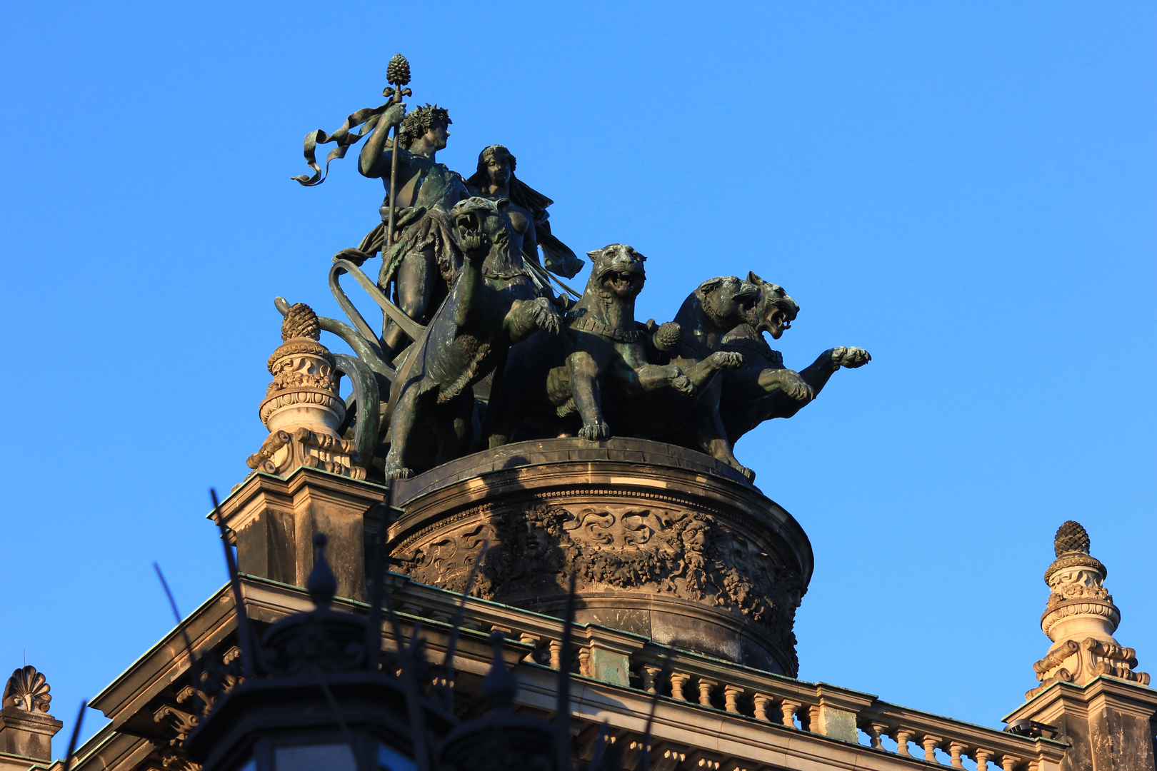 Panther-Quadriga auf der Semperoper