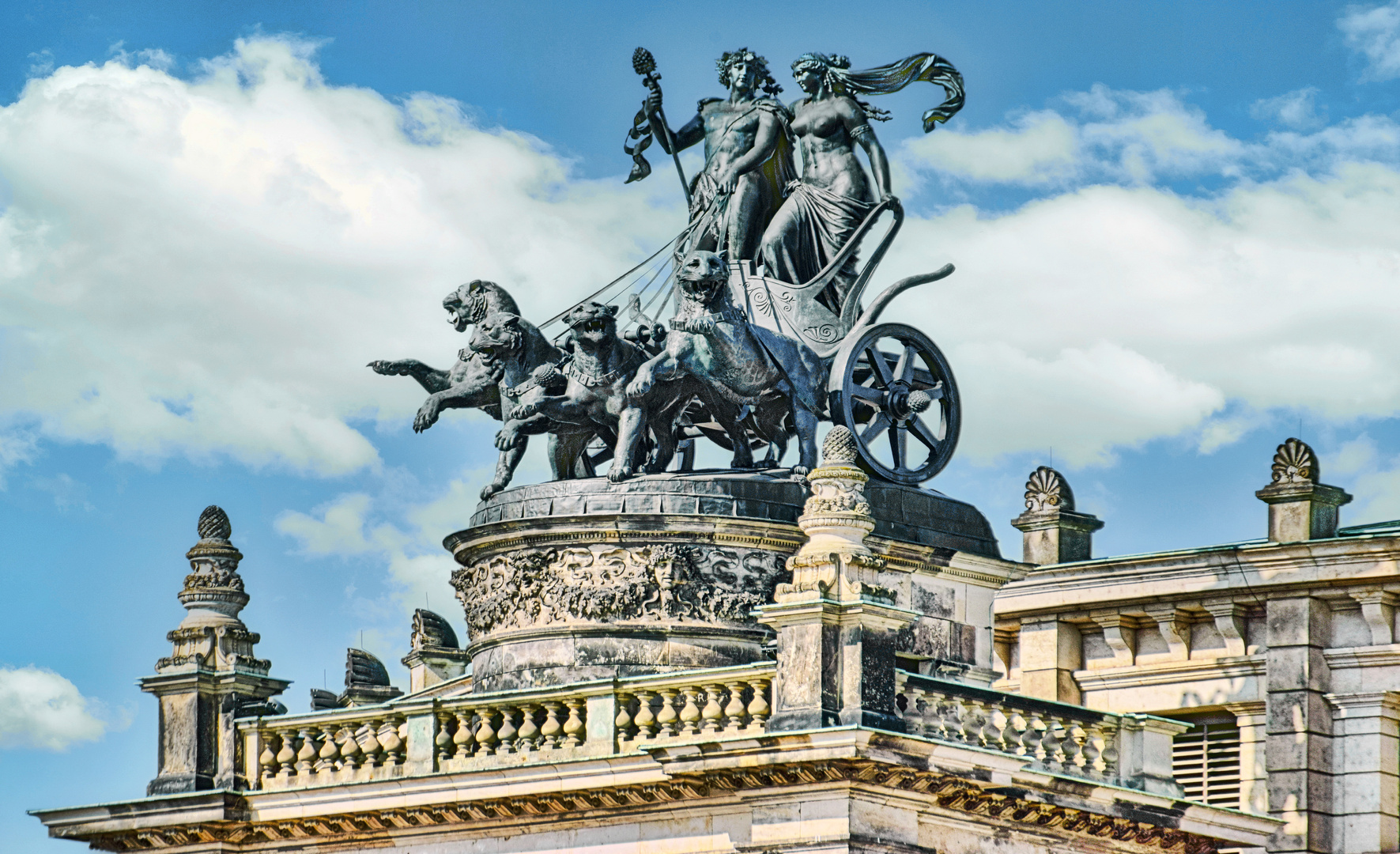 Pantherquadriga auf der Semper-Oper in Dresden