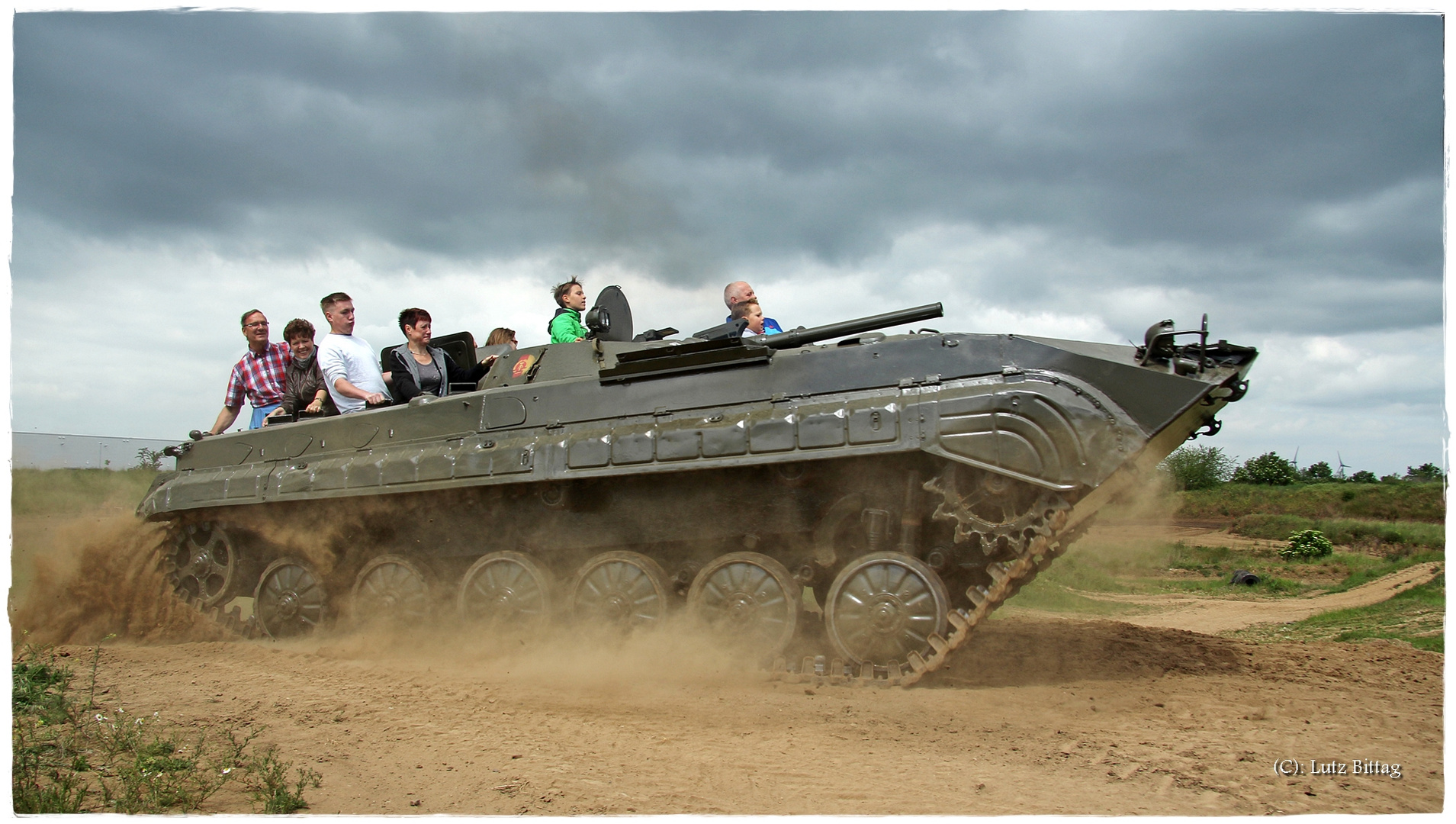 Panzer fahren Foto & Bild | dynamik, kettenfahrzeug, fahrzeuge Bilder ...