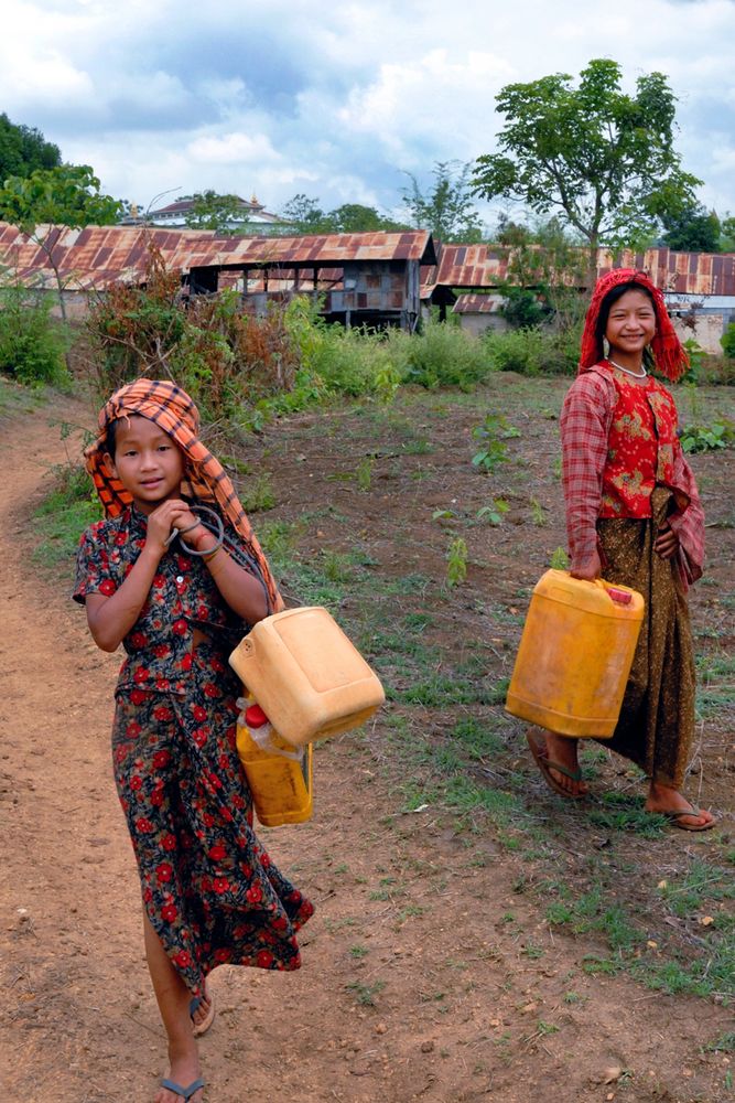 Pa'O girl with her mother