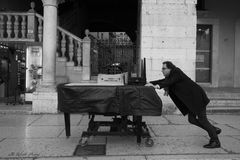 Paolo Zanarella, " Il pianista fuori posto "