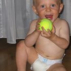 Papa, ein Tennisball !!!