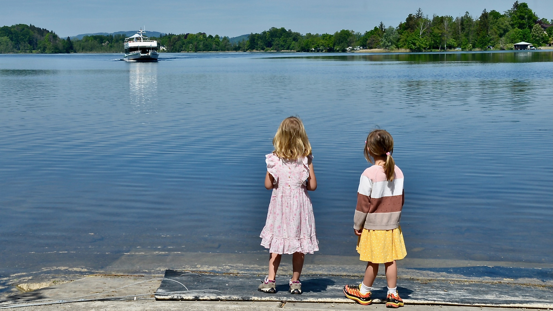 Papa, schau mal ein Schiff auf dem Staffelsee