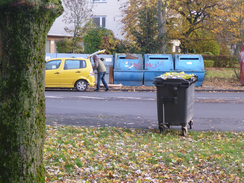 Pappe hinaus- und hineinkomplementären