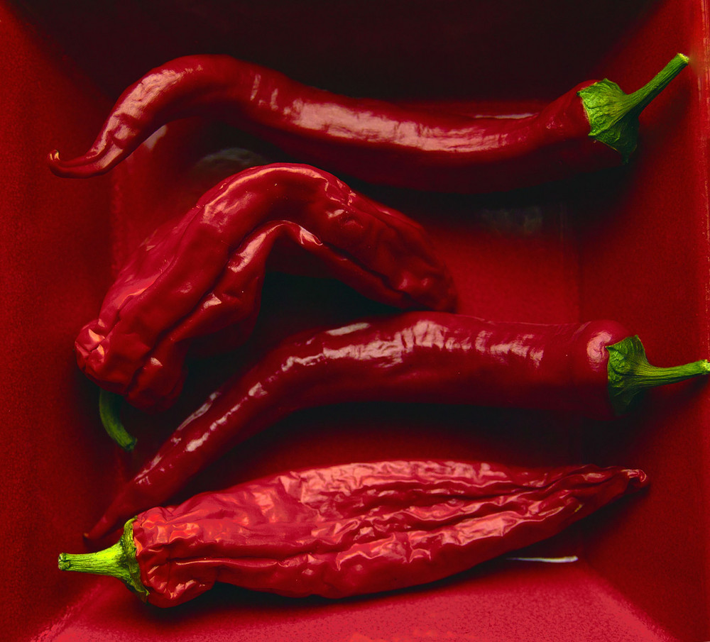 Paprika & Chili in roter Schale