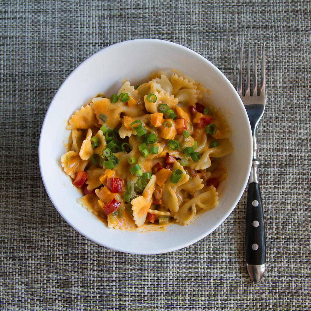 Paprika Sahnsesoße mit Farfalle von oben