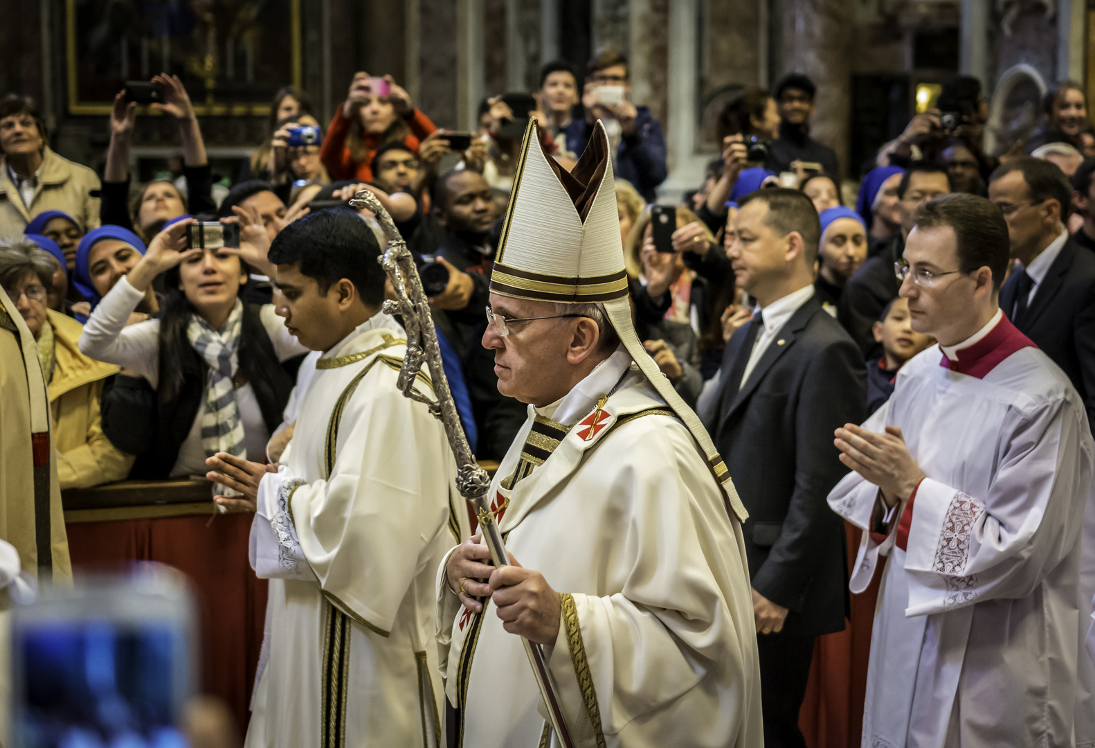 Papst Franziskus nach der Messe