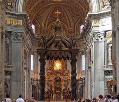 Papstaltar im Petersdom