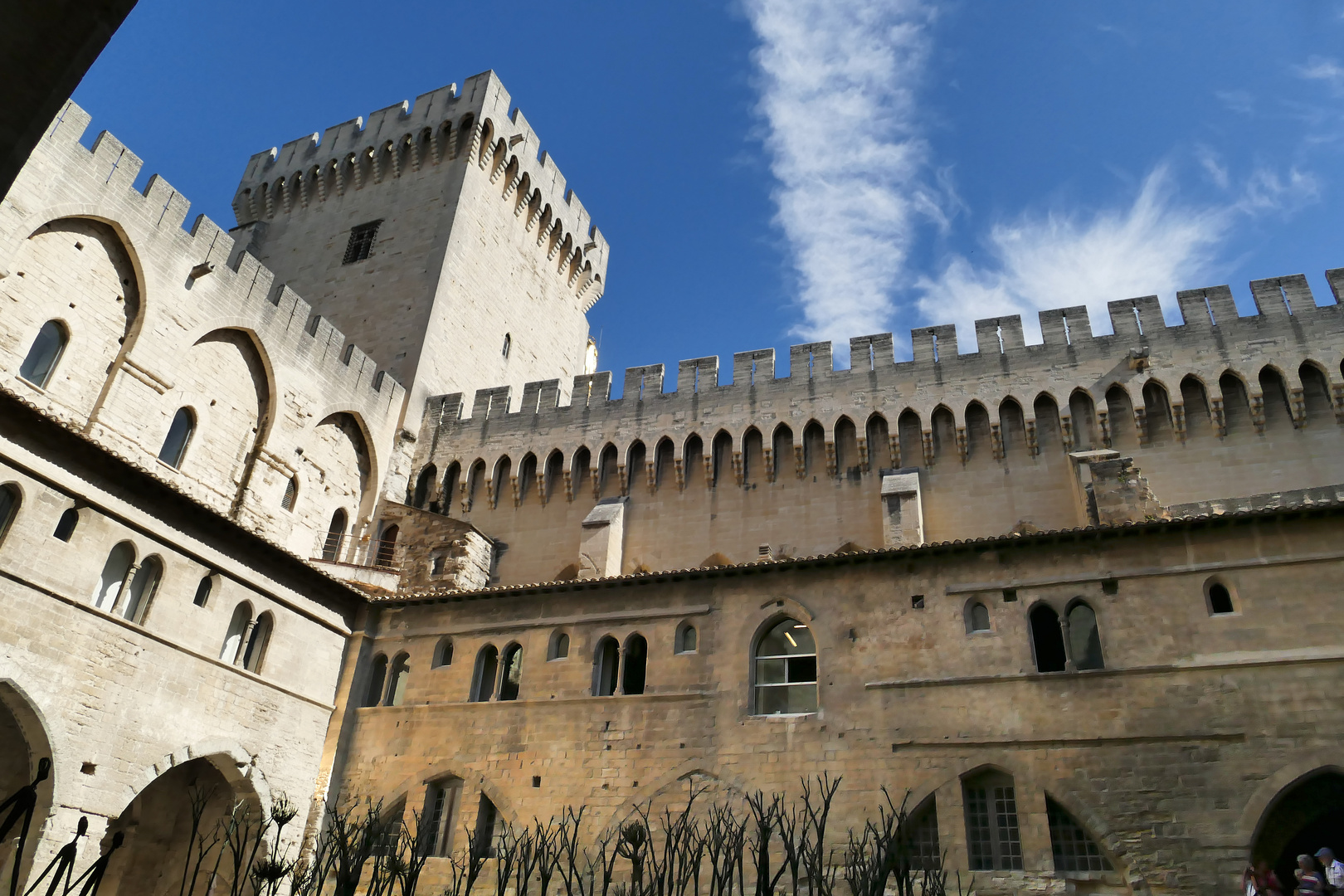 PAPSTPALAST AVIGNON INNENHOF