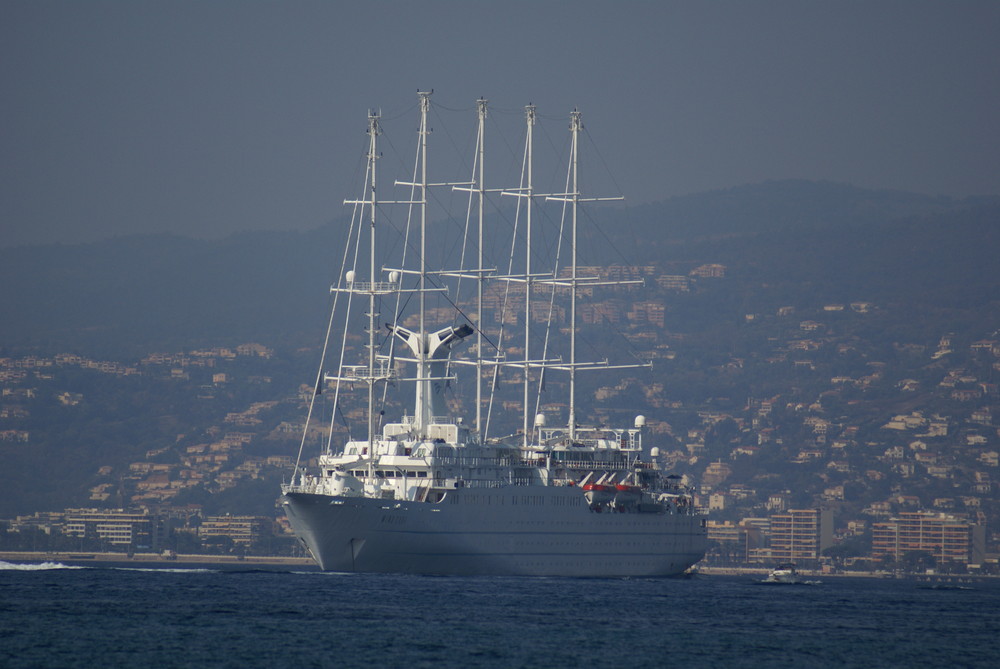 Paquebot à voiles en baie de Cannes