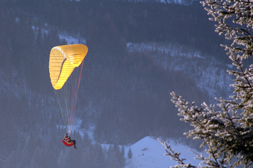 Para Glider in den Alpen