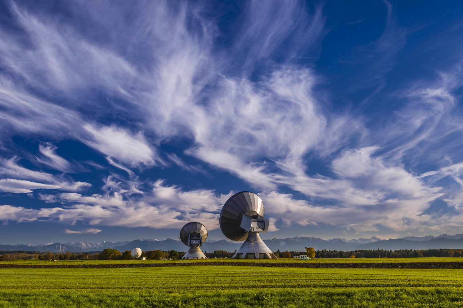 Parabolantennen bei Raisting, Fünfseenland, Oberbayern