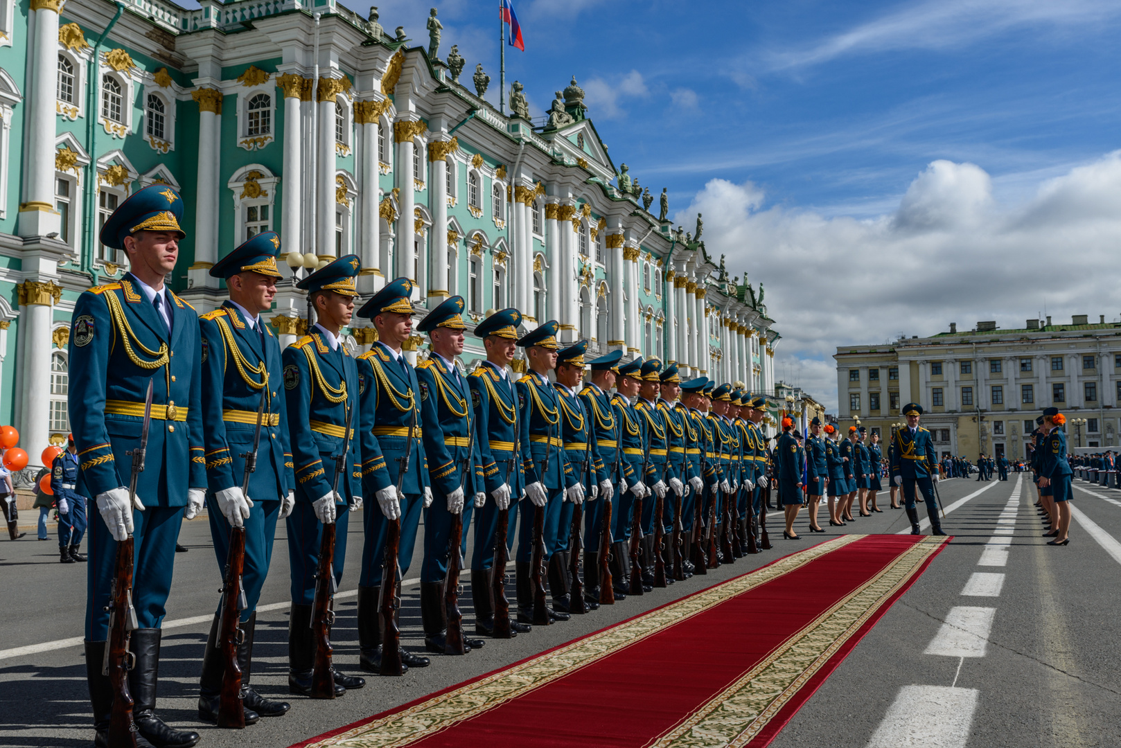 Parade vor dem Winterpalais